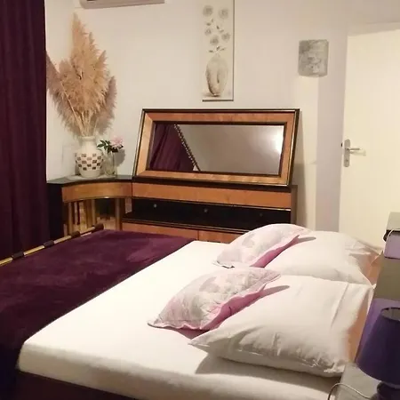 Apartamento Apartment Alex 2 *